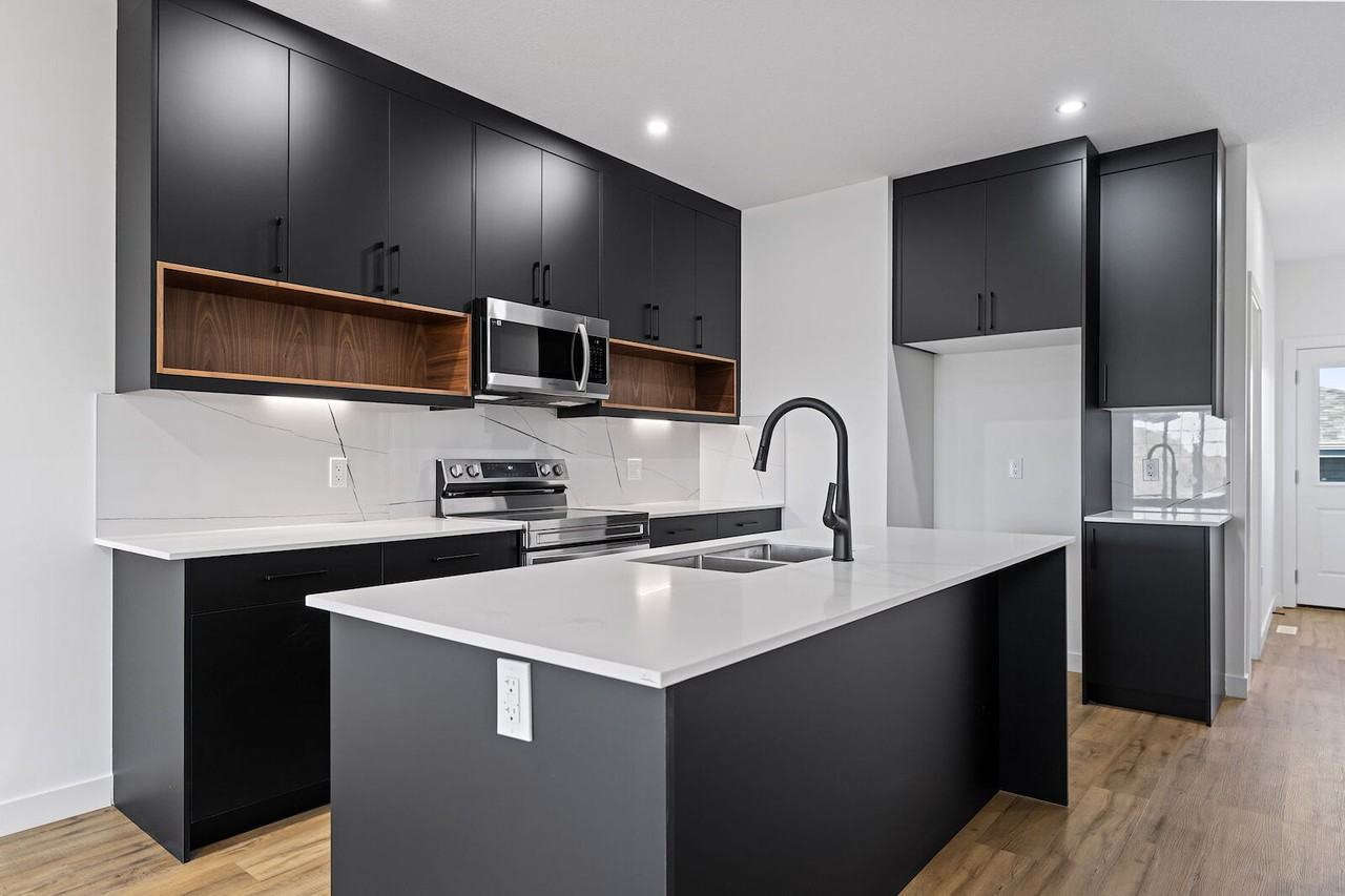 16514 21 Ave Sw - Photo 3 of 13