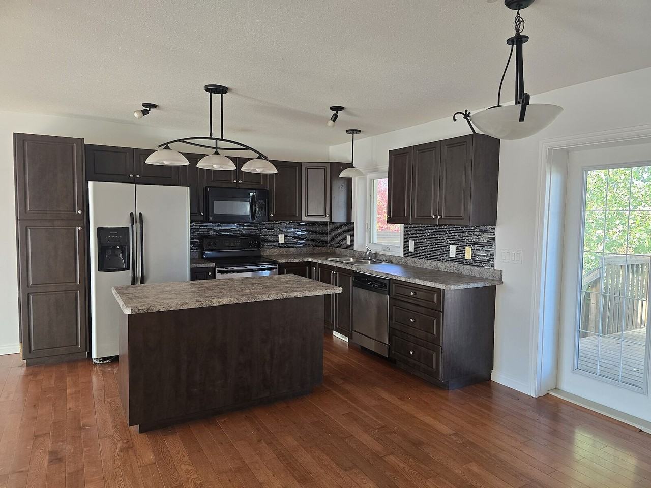 1504 13a Ave - Photo 2 of 12