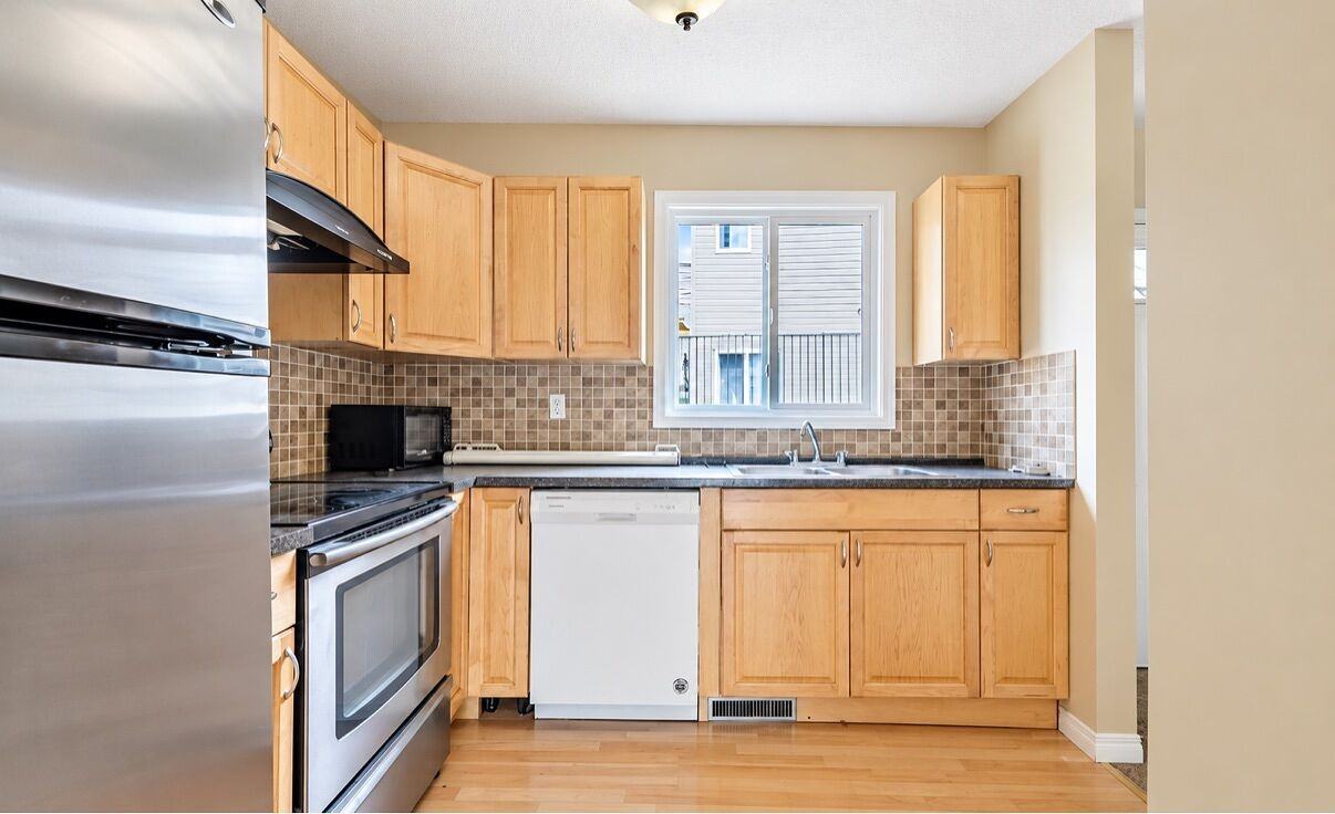 18130 81 Ave Nw - Photo 2 of 9