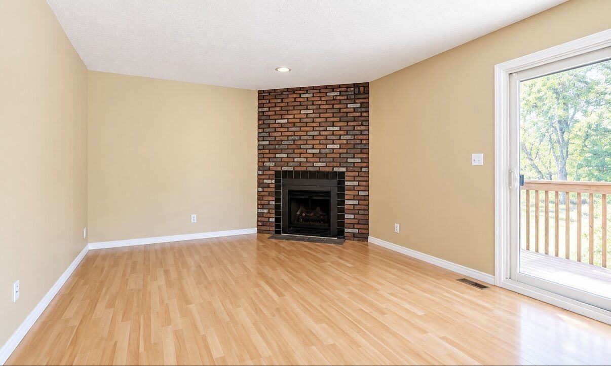 18130 81 Ave Nw - Photo 3 of 9