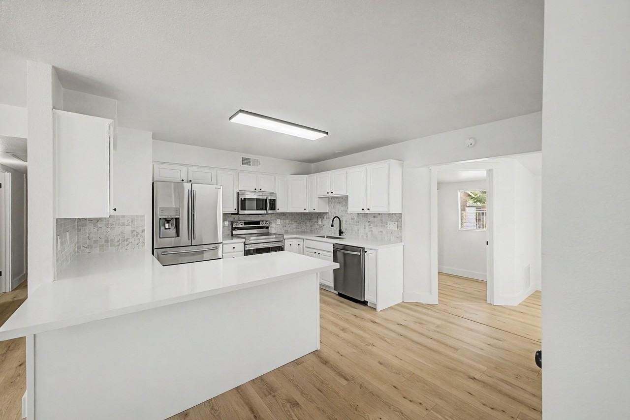 2702 E Grovers Ave #NA - Photo 2 of 10