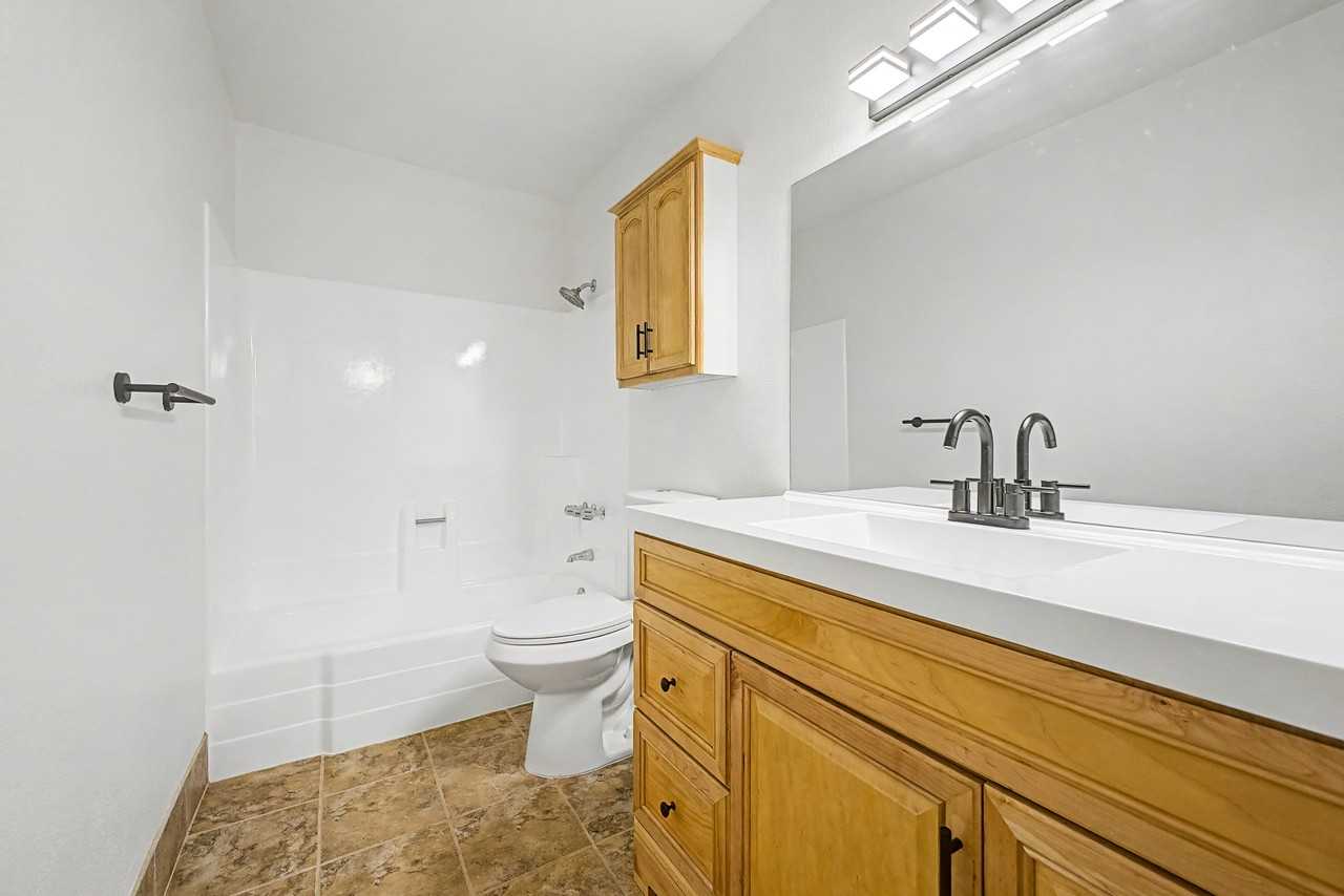 2702 E Grovers Ave #NA - Photo 3 of 10