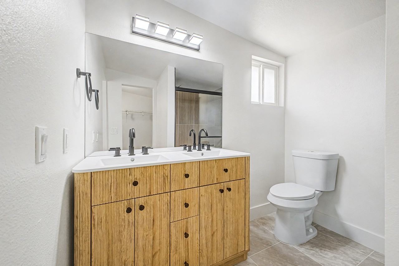 2702 E Grovers Ave #NA - Photo 4 of 10