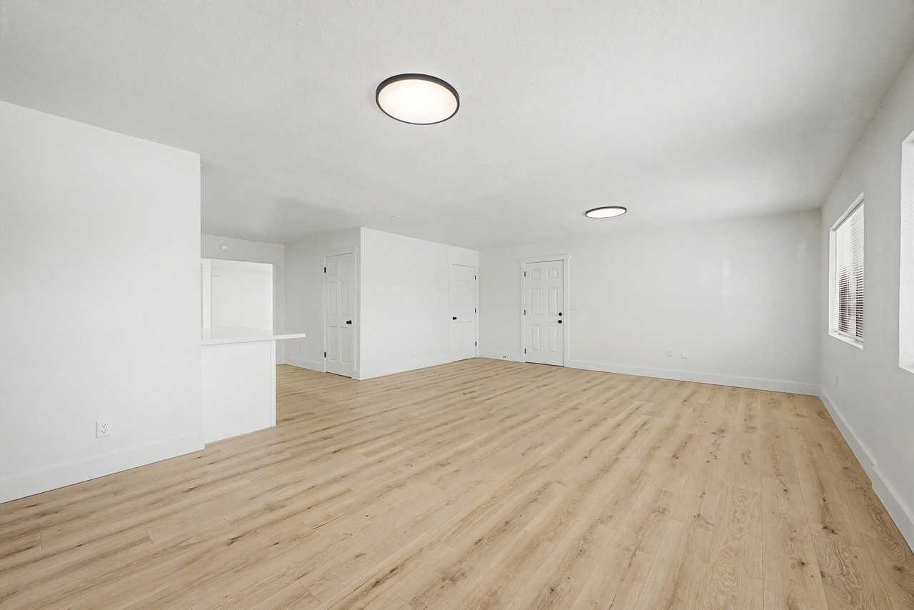 2702 E Grovers Ave #NA - Photo 6 of 10