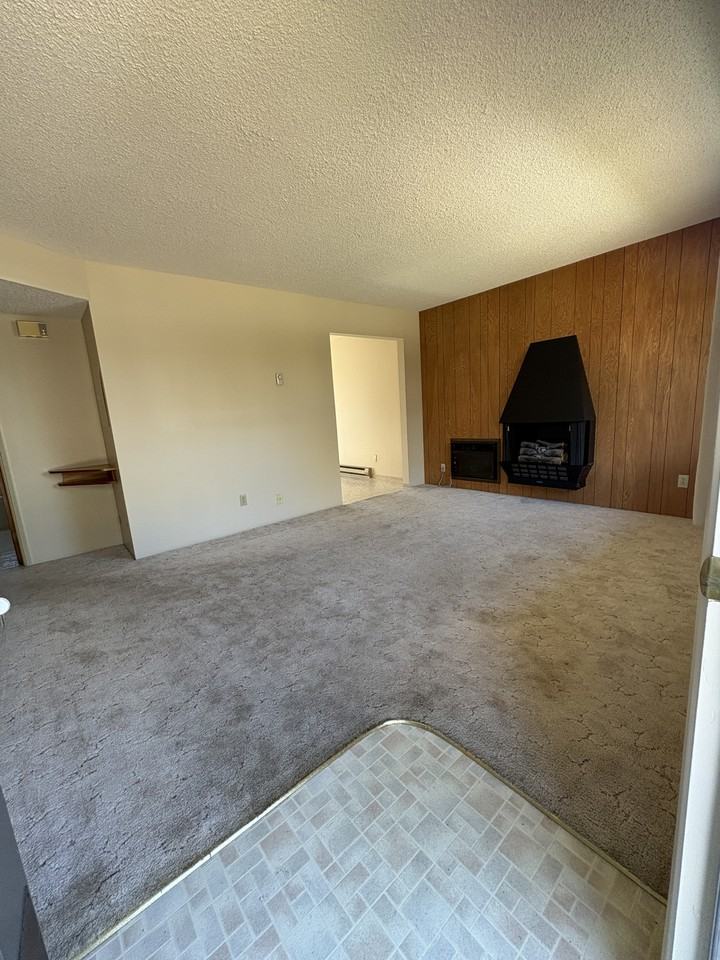 311 Ne C St #NA - Photo 2 of 7