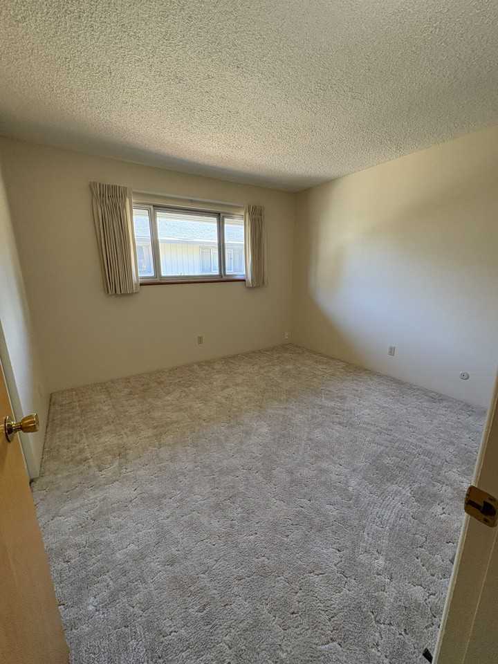 311 Ne C St #NA - Photo 6 of 7