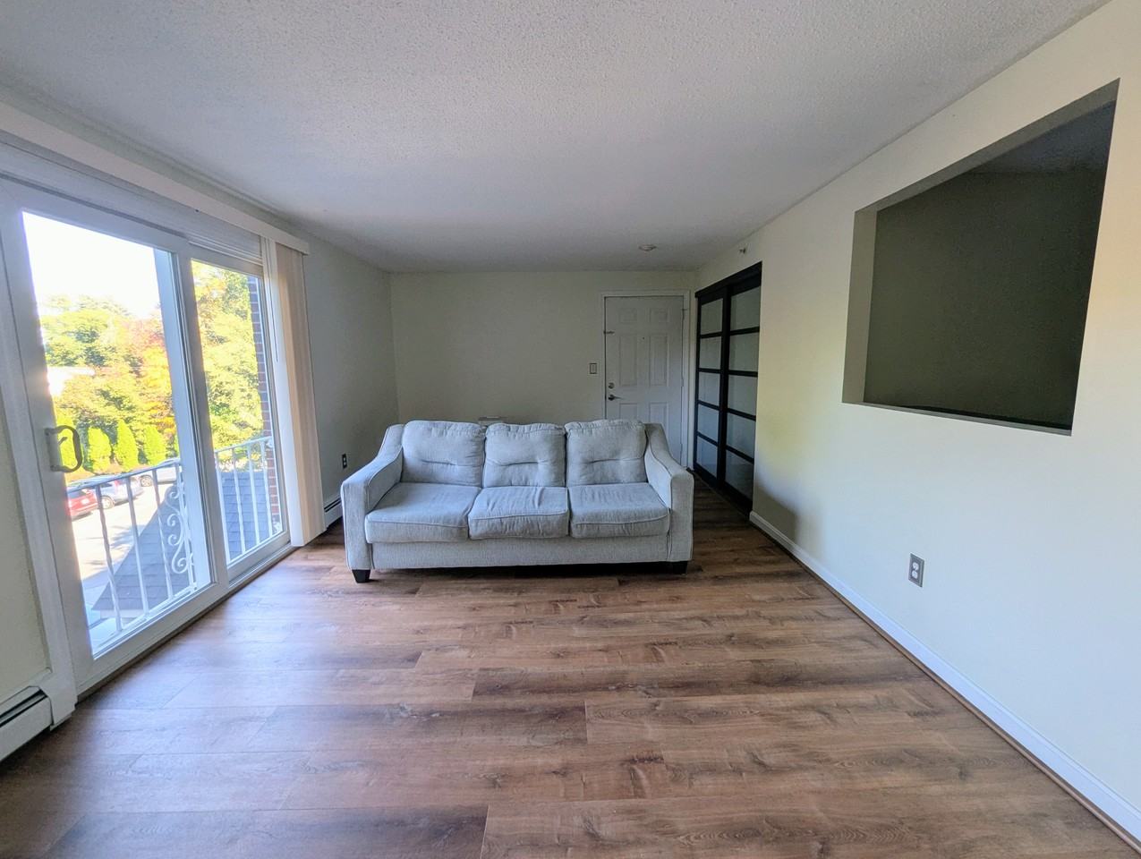 5 Birchwood Pt #301 - Photo 2 of 17