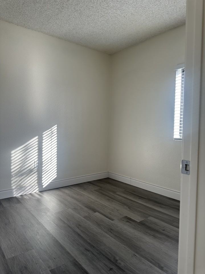 2230 S Eastern Ave #48 - Photo 2 of 8