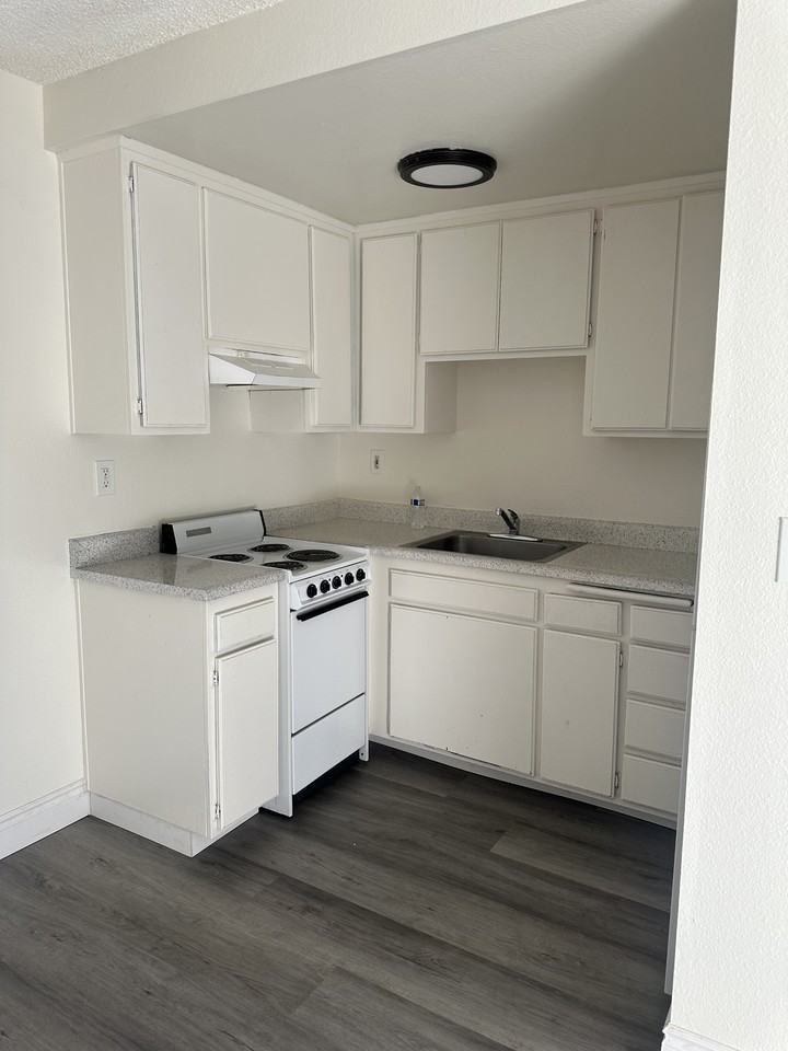 2230 S Eastern Ave #48 - Photo 4 of 8