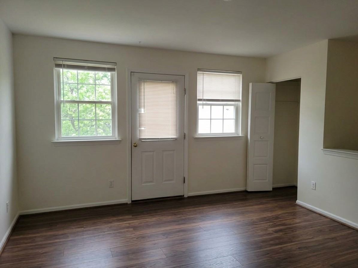 143 Reliance Pl #1 - Photo 3 of 8