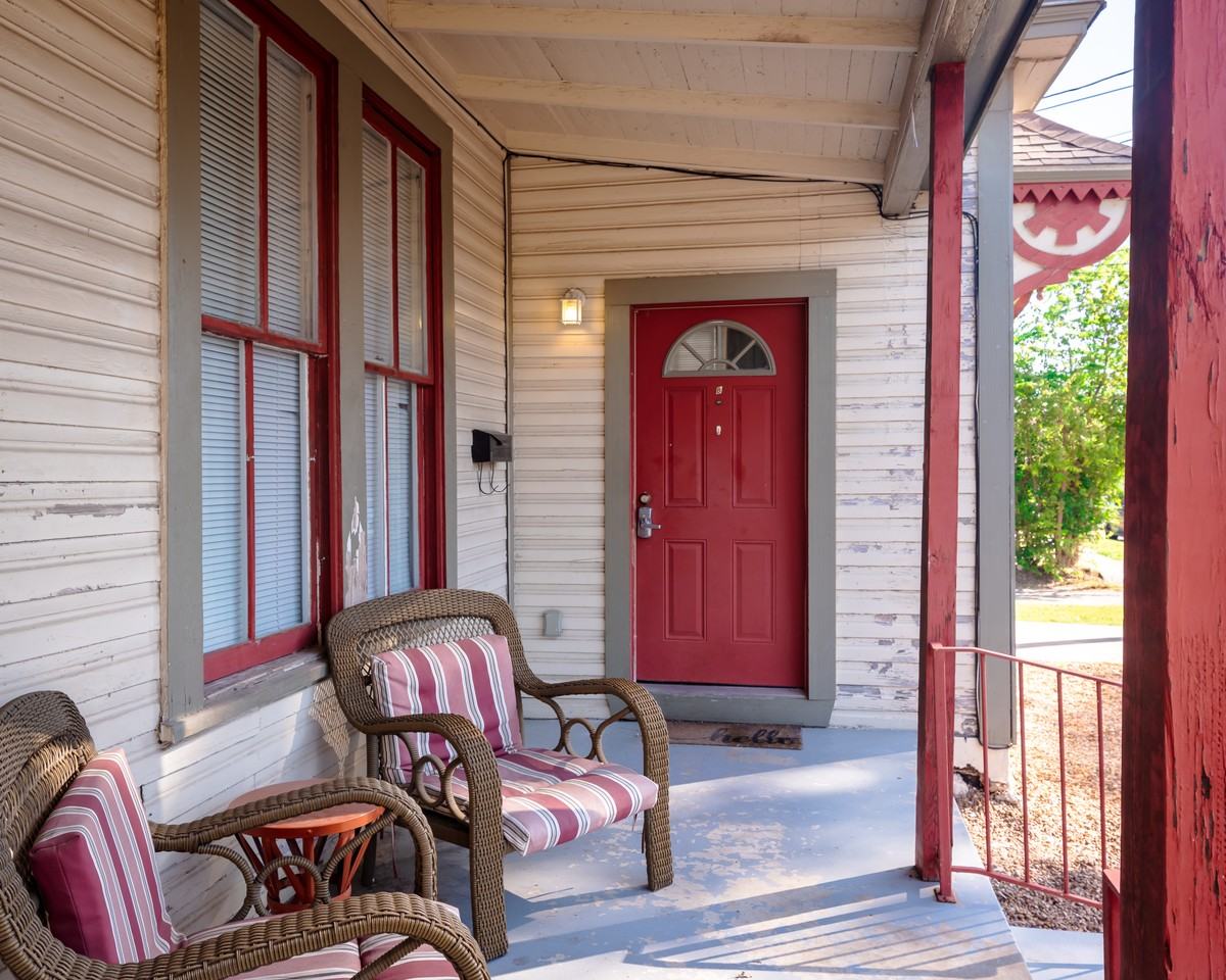 529 Marshall St #B - Photo 2 of 13