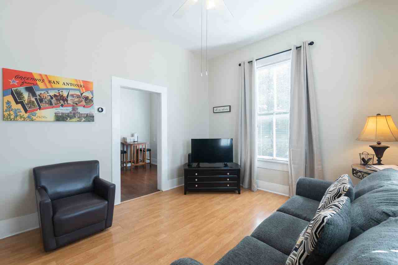 529 Marshall St #B - Photo 3 of 13