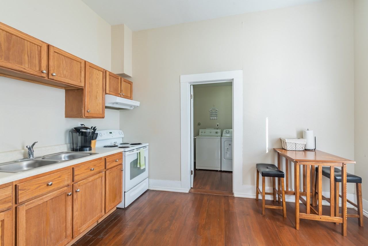 529 Marshall St #B - Photo 5 of 13