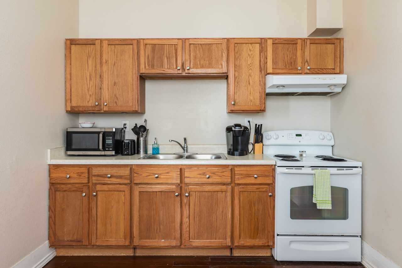 529 Marshall St #B - Photo 6 of 13