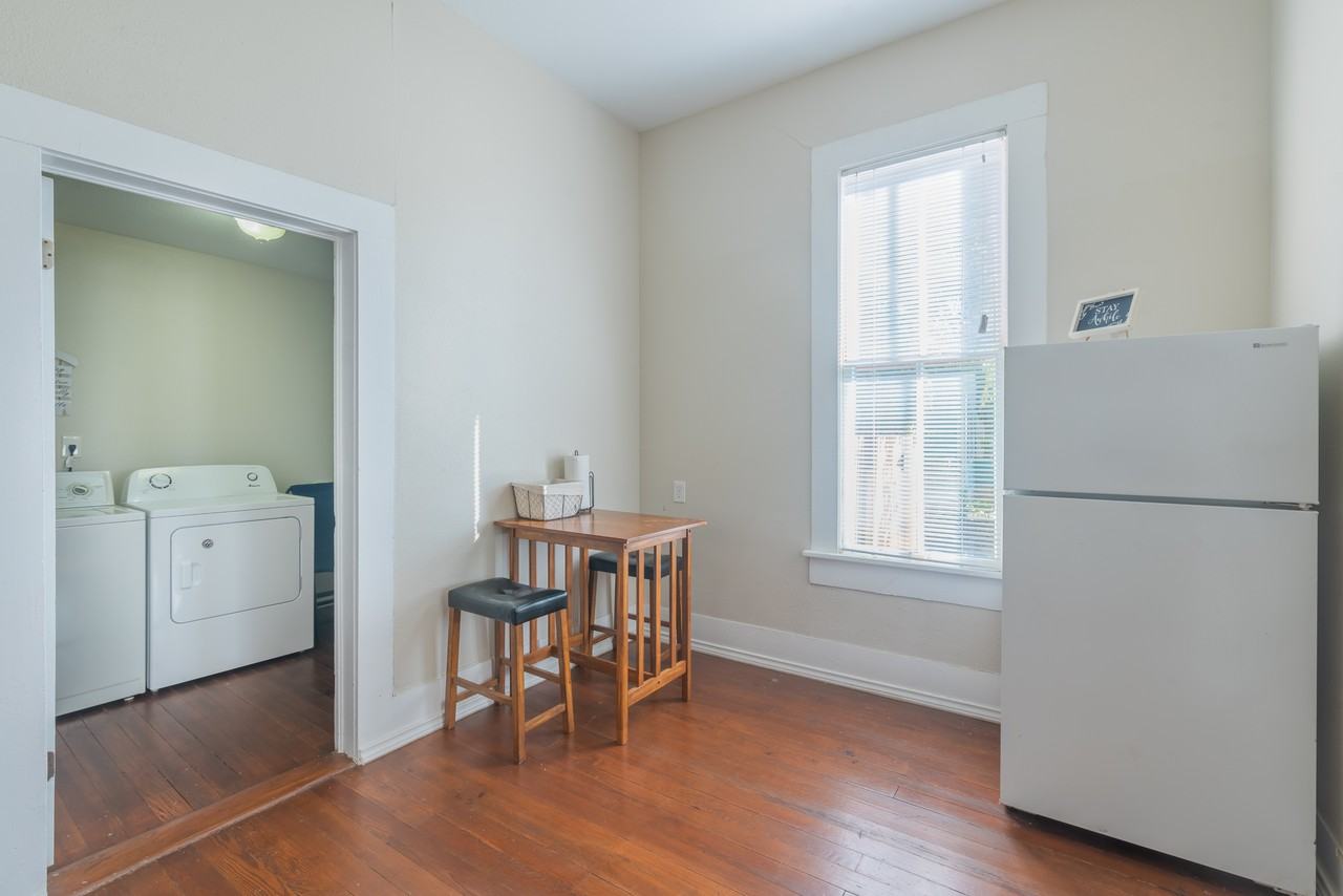 529 Marshall St #B - Photo 7 of 13