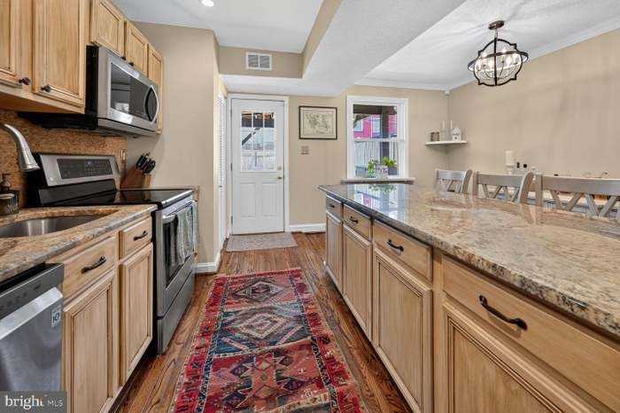 1729 F St Ne - Photo 4 of 19