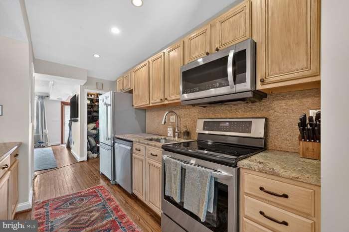 1729 F St Ne - Photo 5 of 19