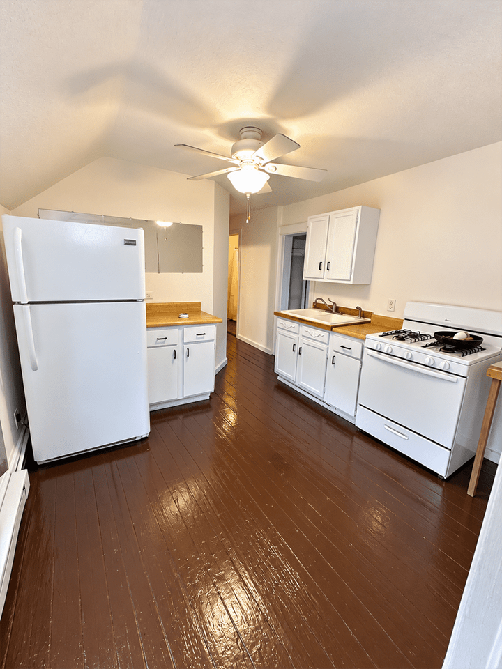 228 E Wesley St #2 - Photo 2 of 7
