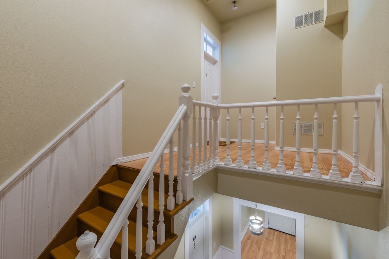 708 Marshall St #B - Photo 5 of 16