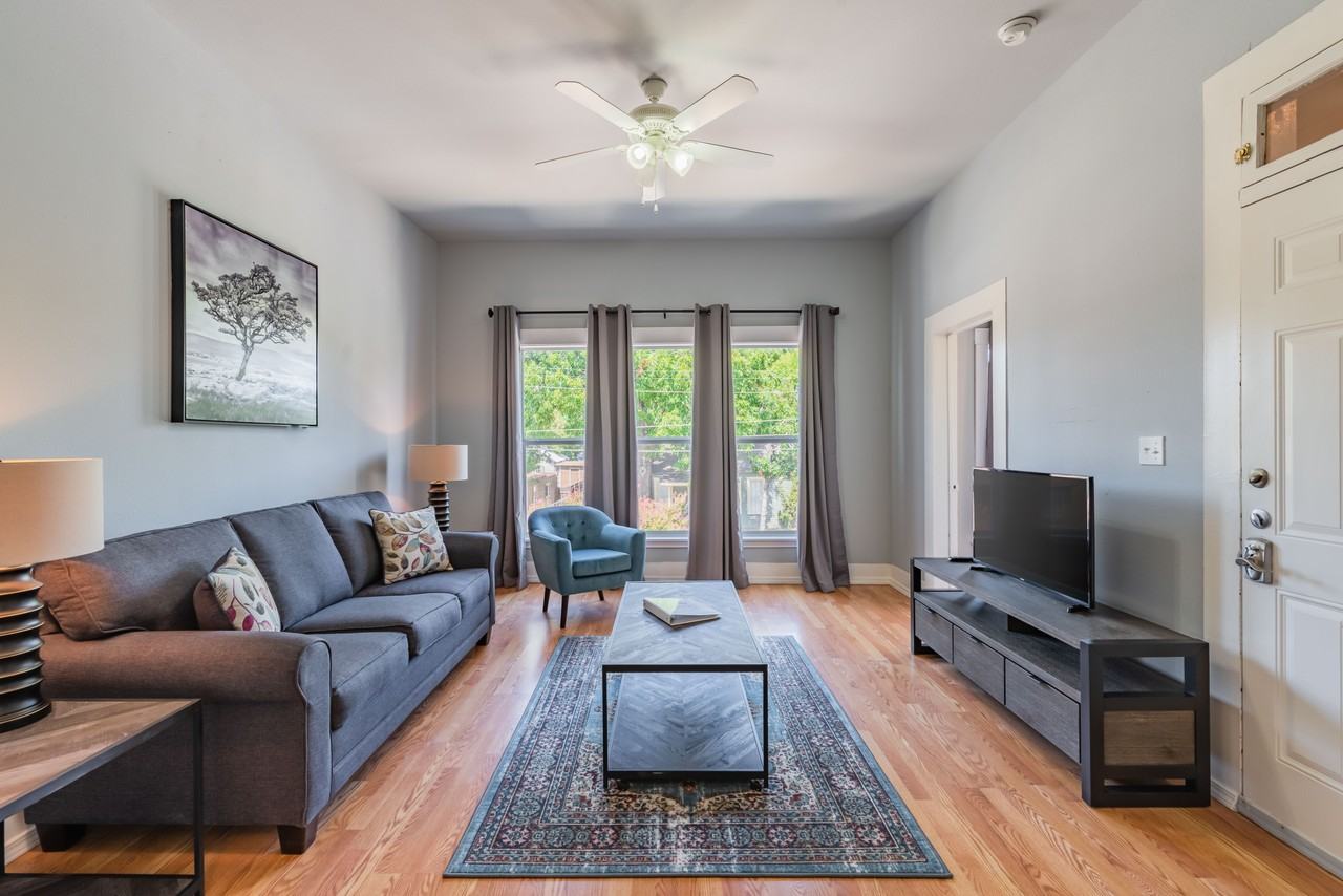 708 Marshall St #B - Photo 7 of 16