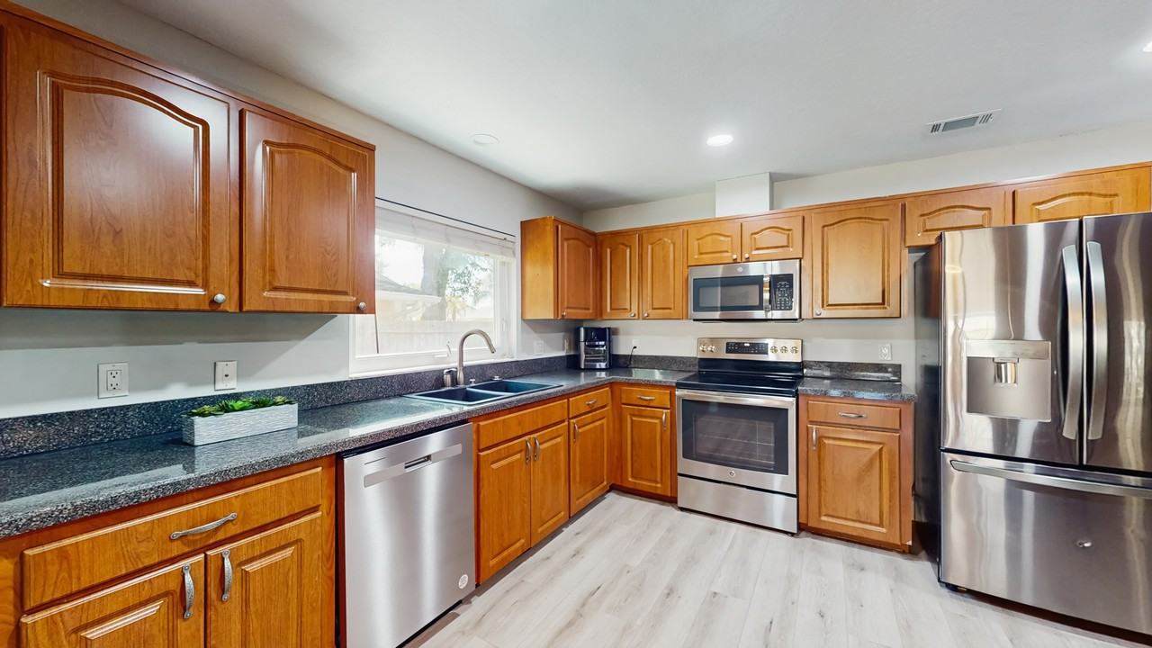 7845 Clubhouse Estates Dr #NA - Photo 5 of 31