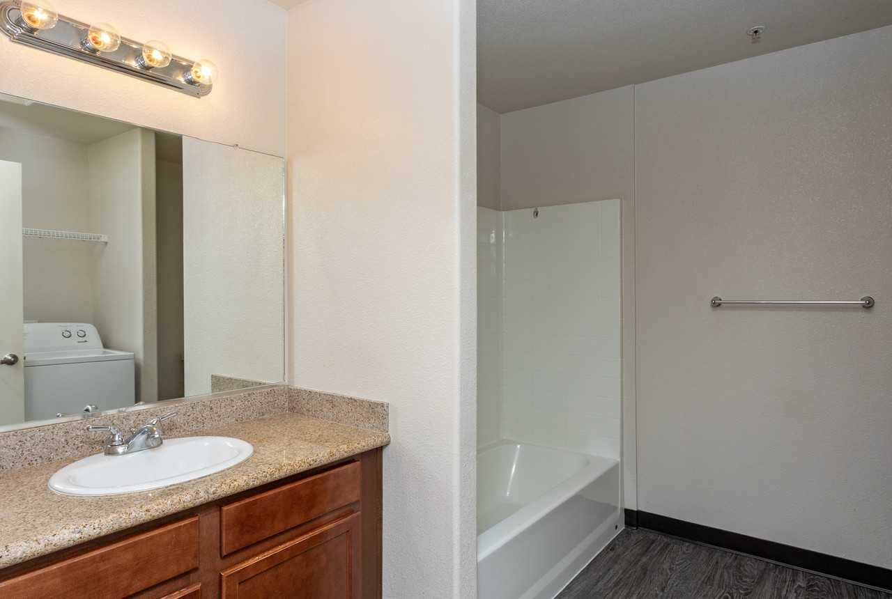134 N Fowler Ave #175 - Photo 5 of 13