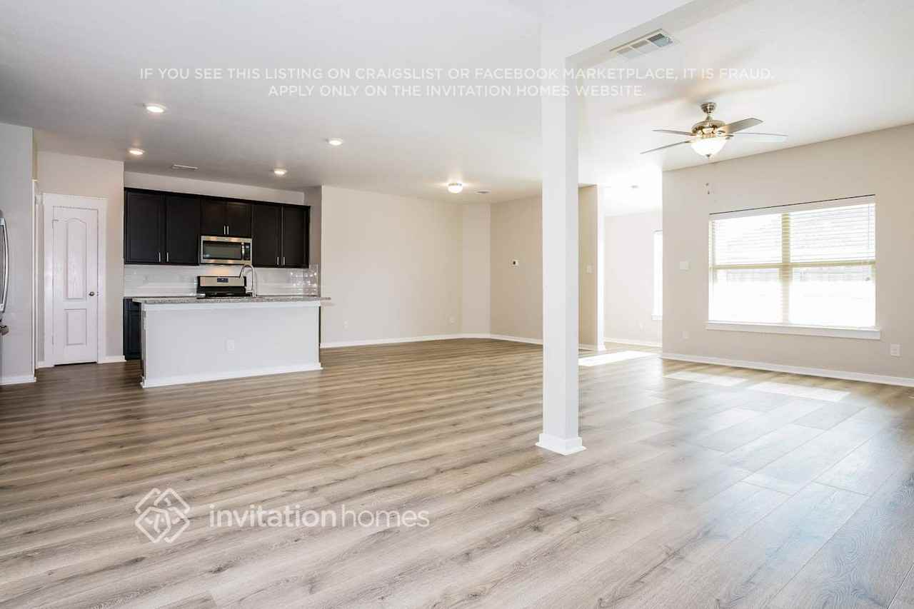 8416 High Garden St - Photo 3 of 16