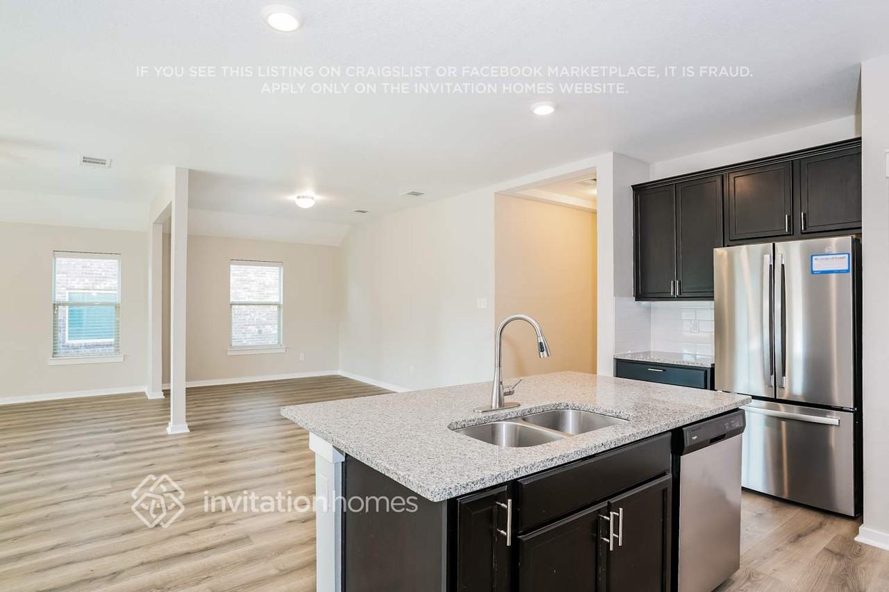 8416 High Garden St - Photo 4 of 16