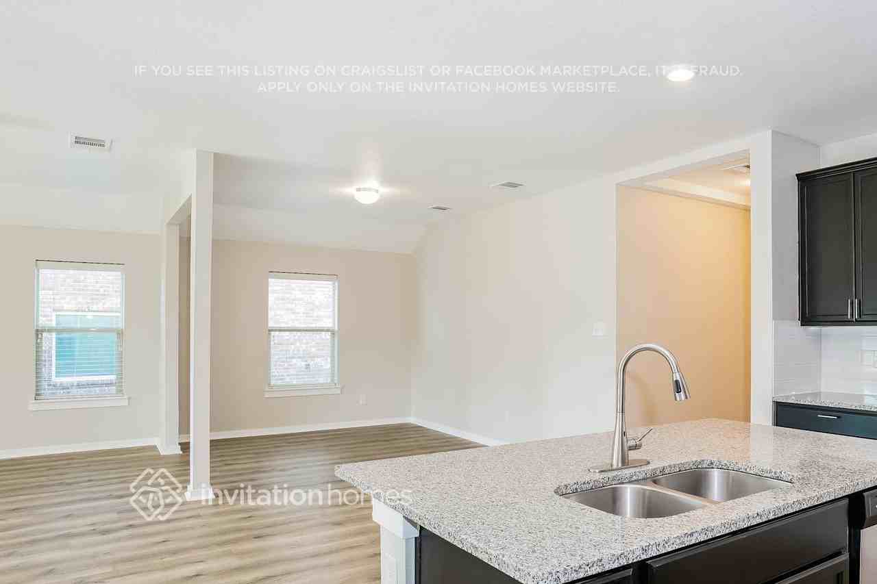 8416 High Garden St - Photo 5 of 16