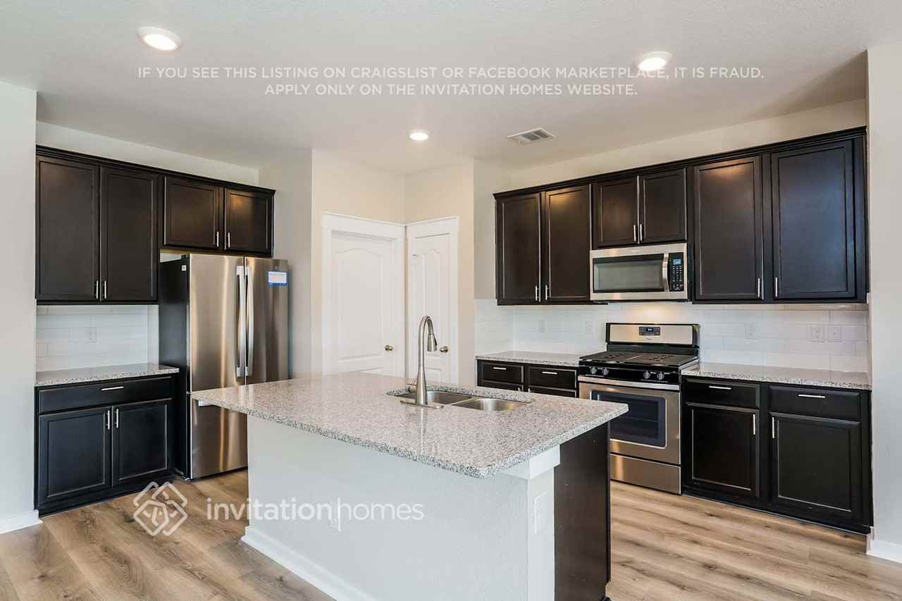 8416 High Garden St - Photo 6 of 16