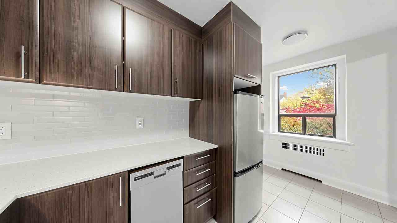 Metropolitan Apartments - Photo 3 of 22