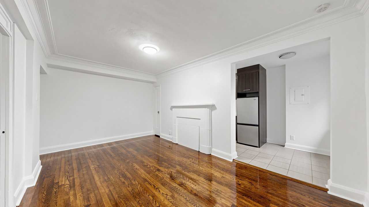 Metropolitan Apartments - Photo 5 of 22