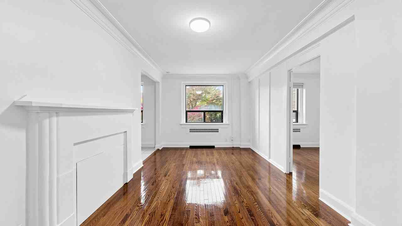 Metropolitan Apartments - Photo 6 of 22