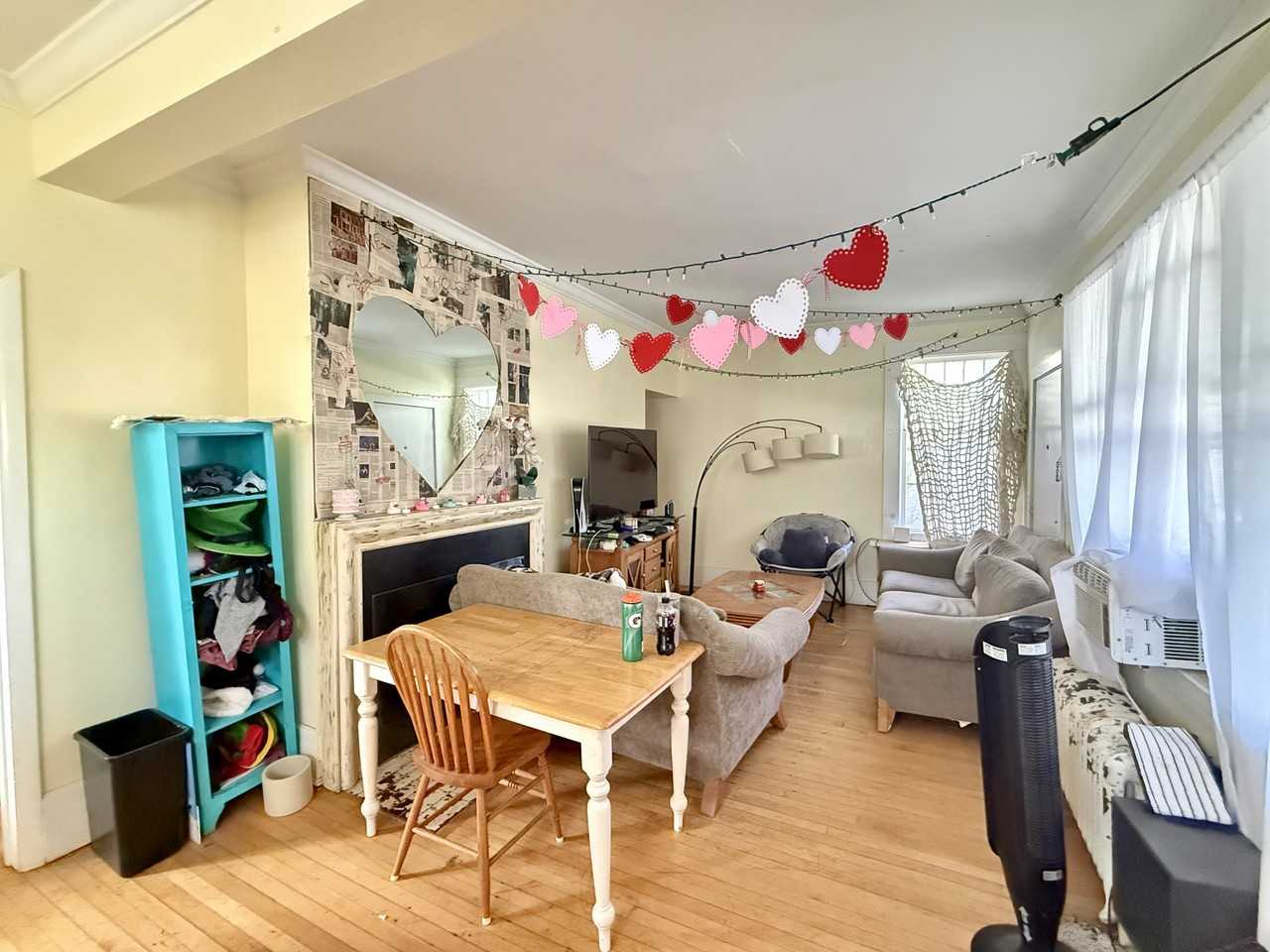 714 Lawrence St #1 - Photo 4 of 20