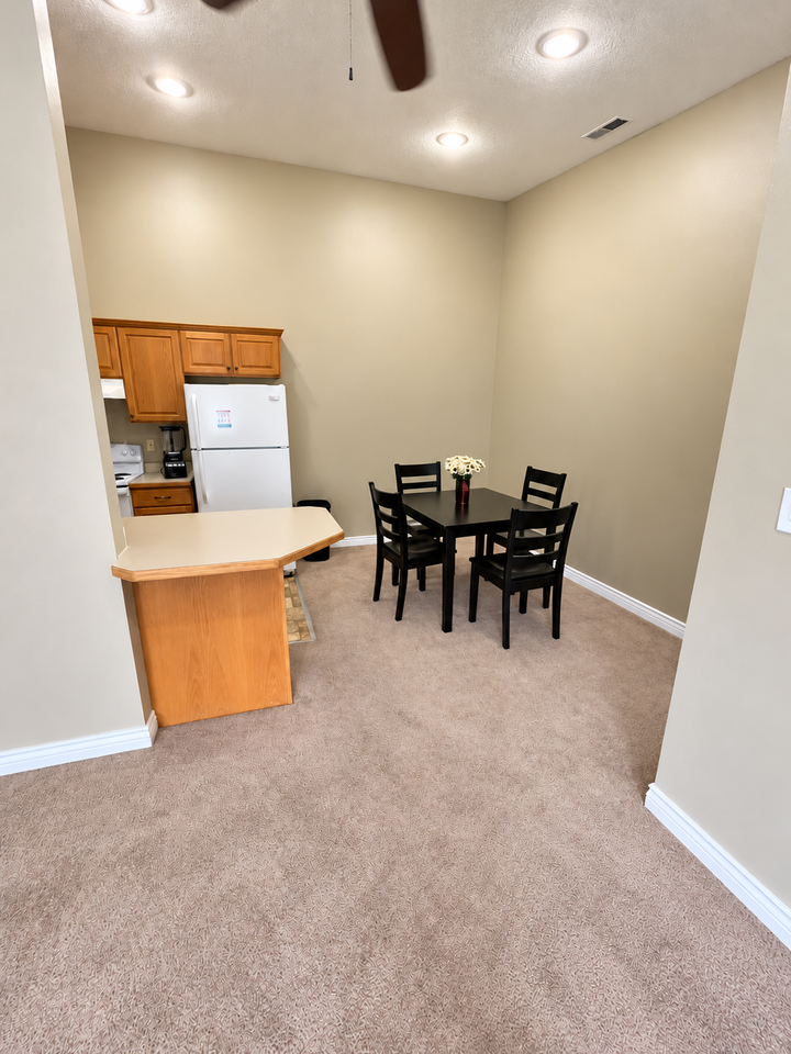1559 N Riverside Ave - Photo 4 of 17