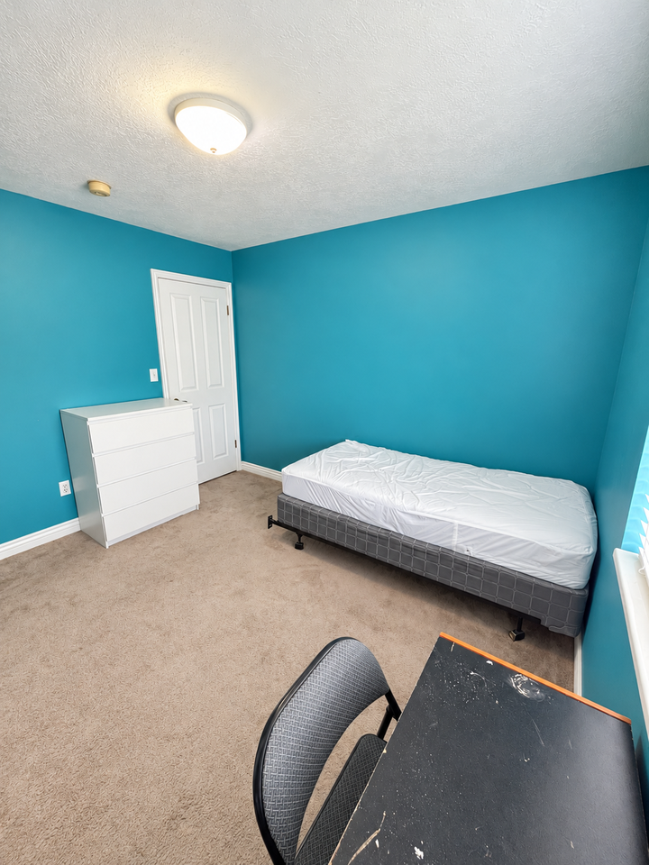 1559 N Riverside Ave - Photo 6 of 17