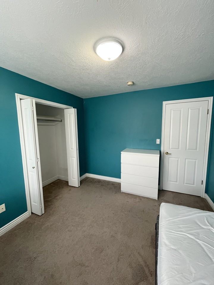 1559 N Riverside Ave - Photo 7 of 17