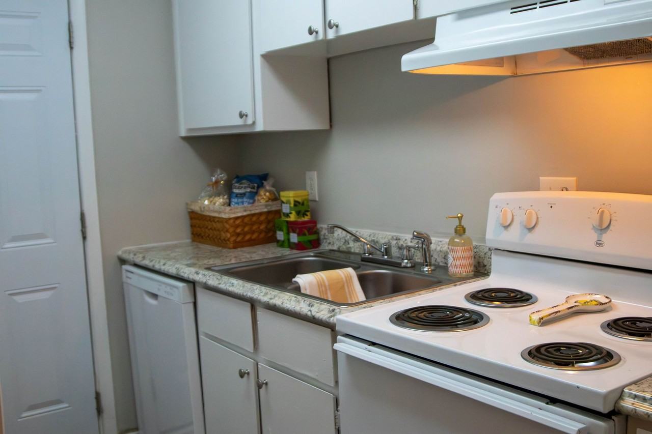 Foxwood Townhomes - Photo 6 of 11