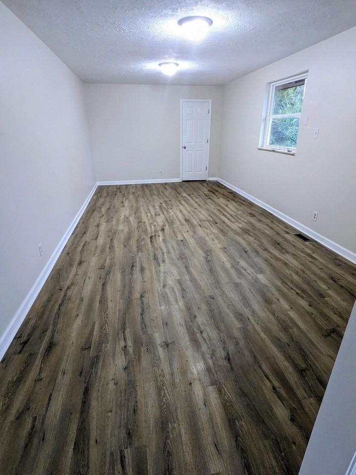 1310 Searcy St #1 - Photo 2 of 7