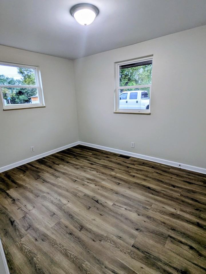 1310 Searcy St #1 - Photo 4 of 7