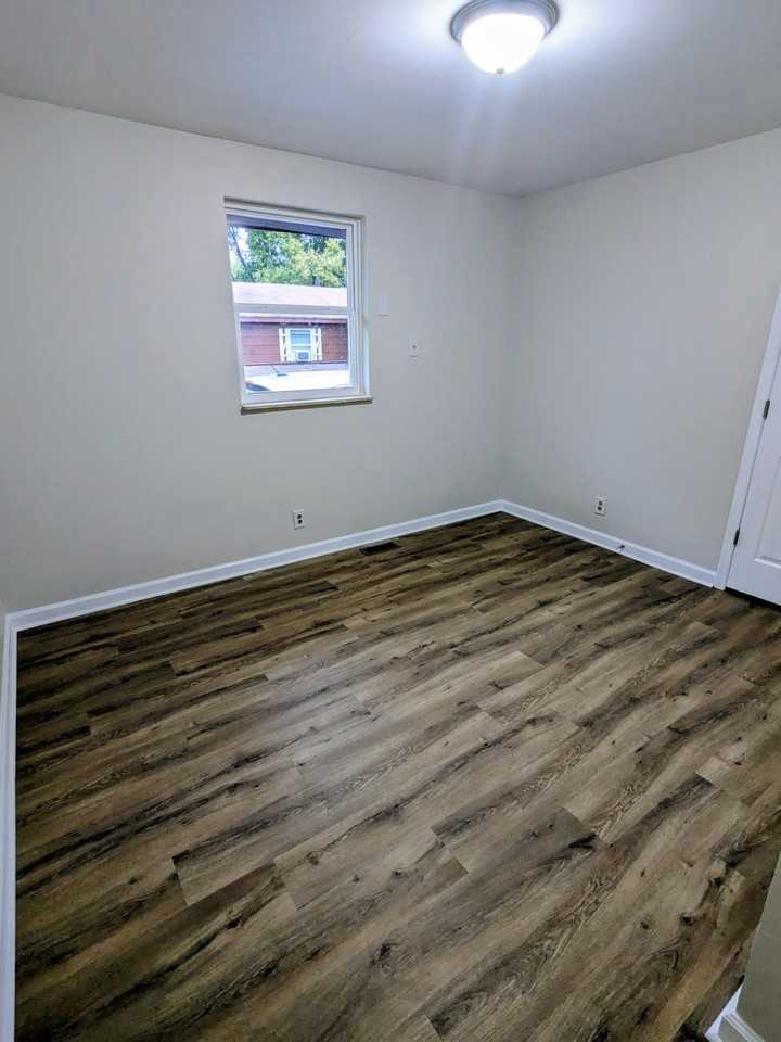 1310 Searcy St #1 - Photo 5 of 7
