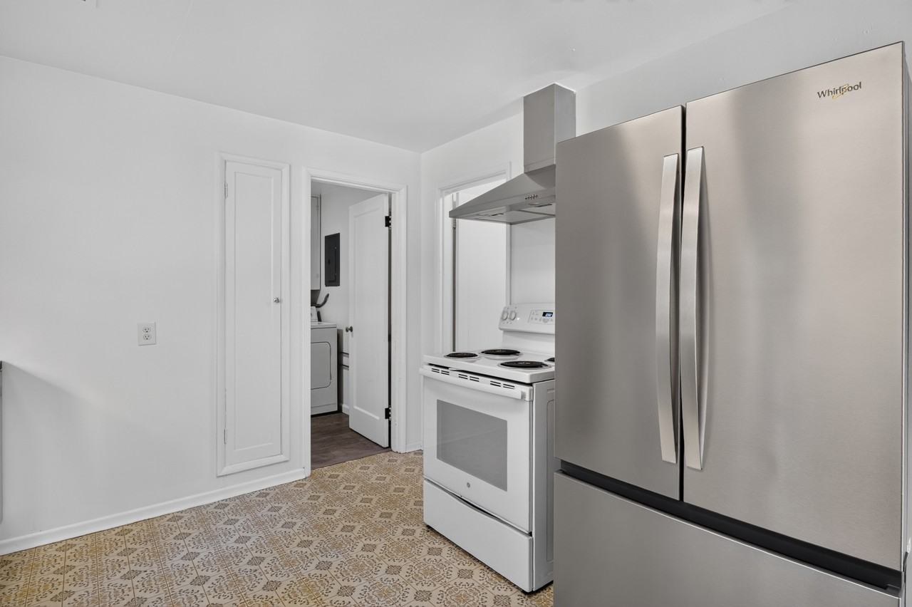 1541 Ne Northgate Way #1 - Photo 4 of 25