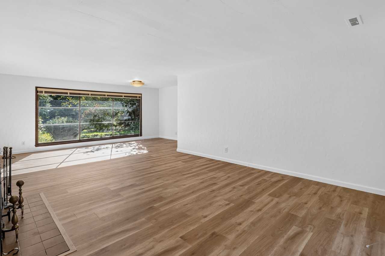 1541 Ne Northgate Way #1 - Photo 7 of 25