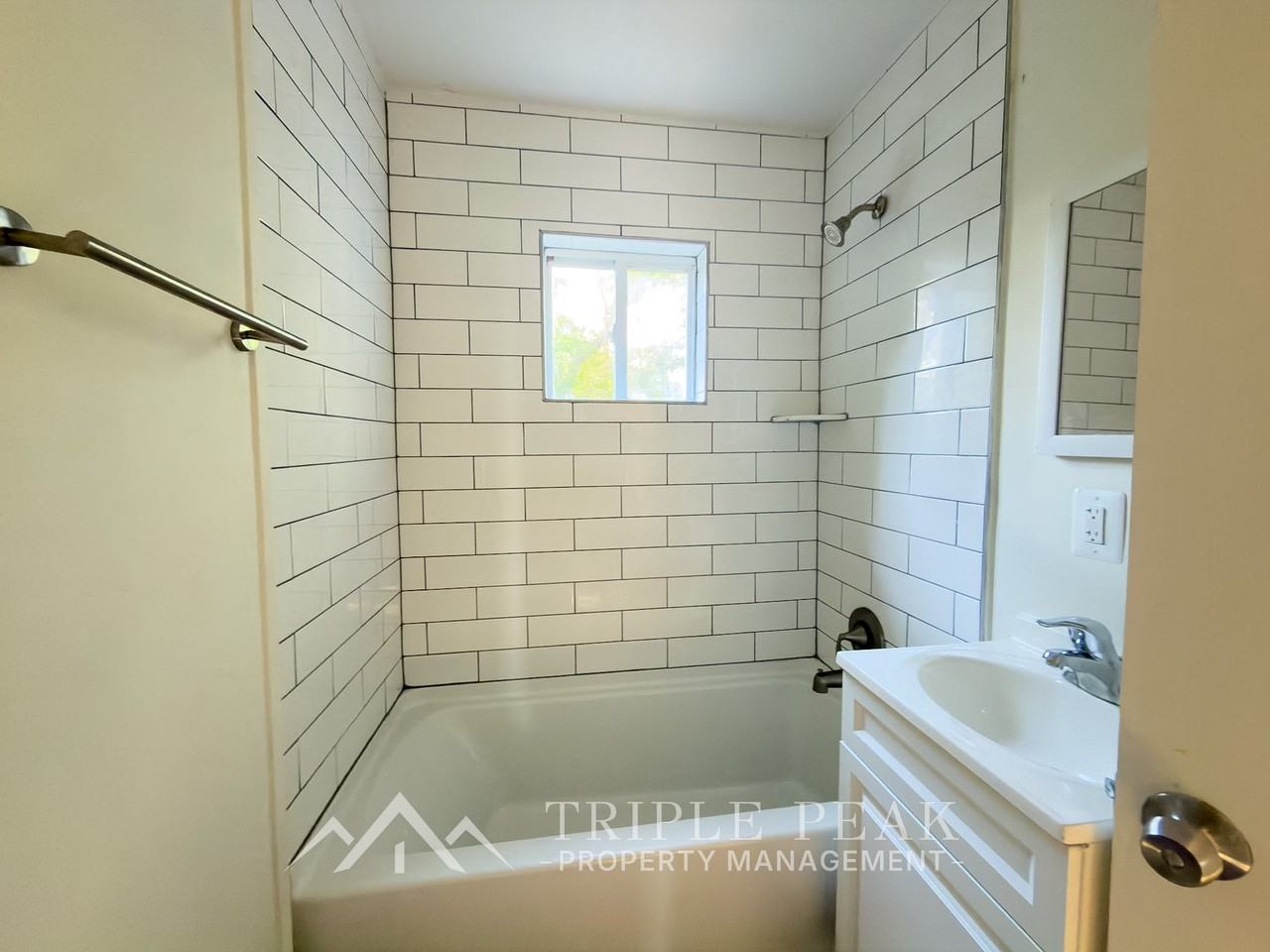 1008 E Parsonage Rd #1 - Photo 5 of 14