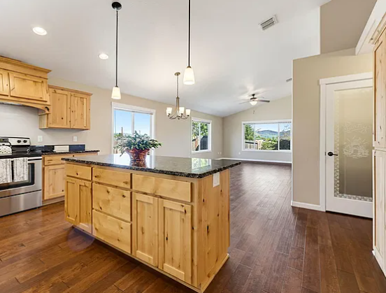 425 Se Cadet Ct #1 - Photo 7 of 34