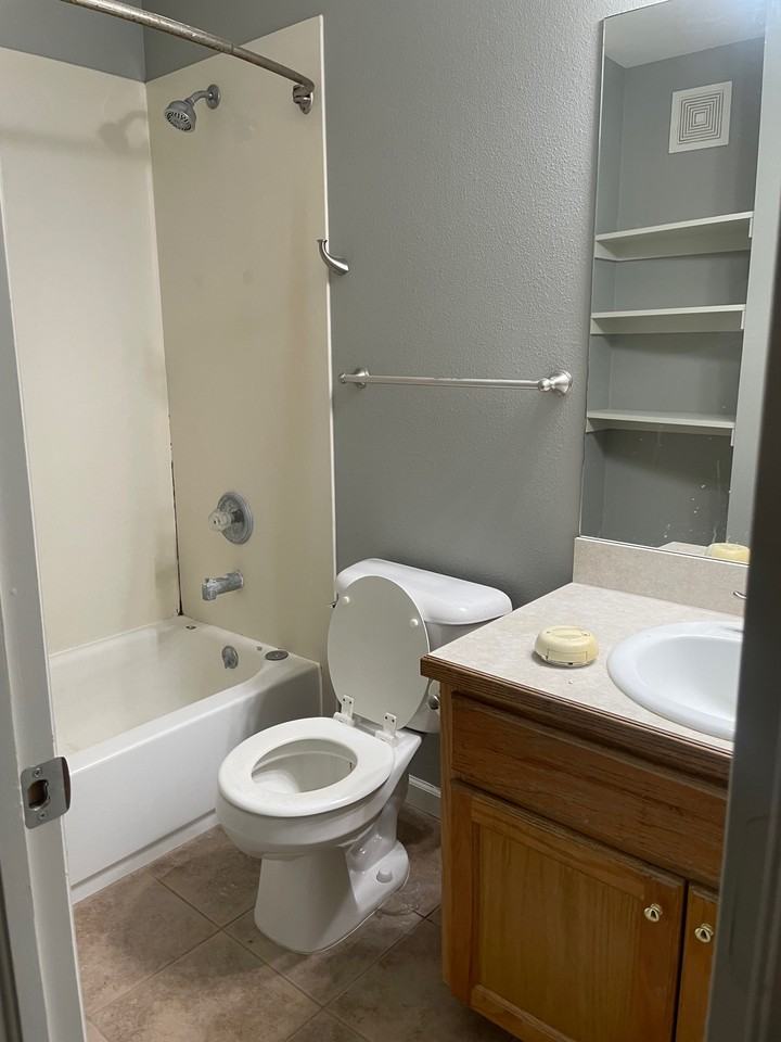 1206 Cree Dr #1 - Photo 5 of 16
