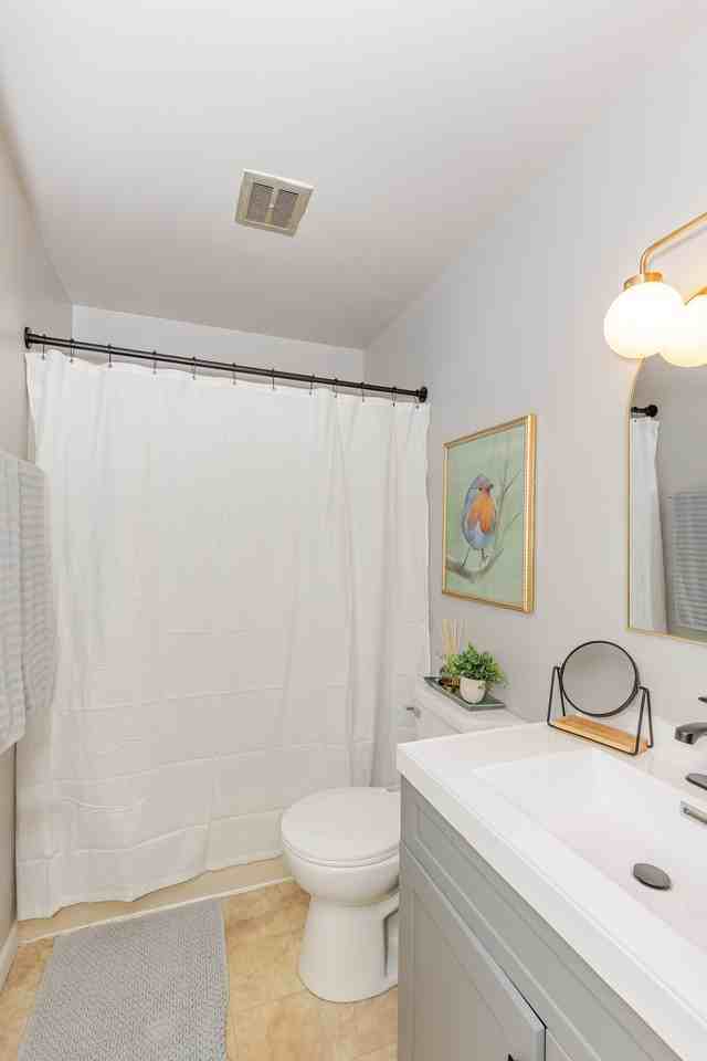 413 4th Ave E #4 - Photo 6 of 7