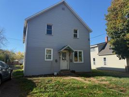 featured image of 323 14th Ave W Uppr #2