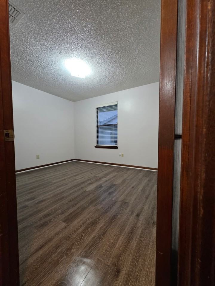 1290 Jefferson AvenueUnit D #1 - Photo 4 of 10