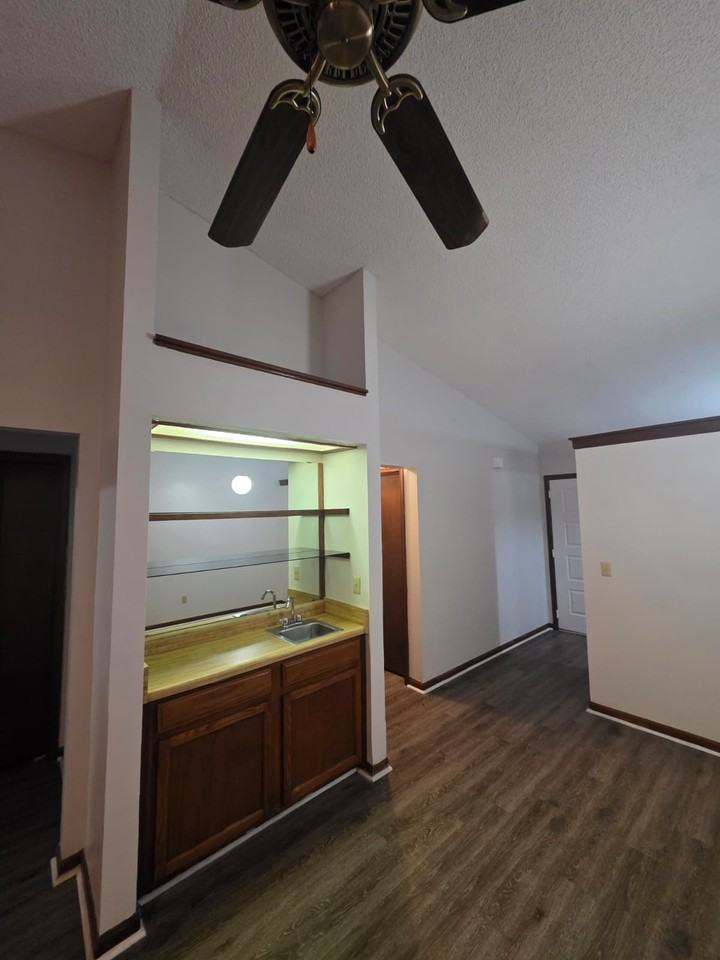 1290 Jefferson AvenueUnit D #1 - Photo 6 of 10